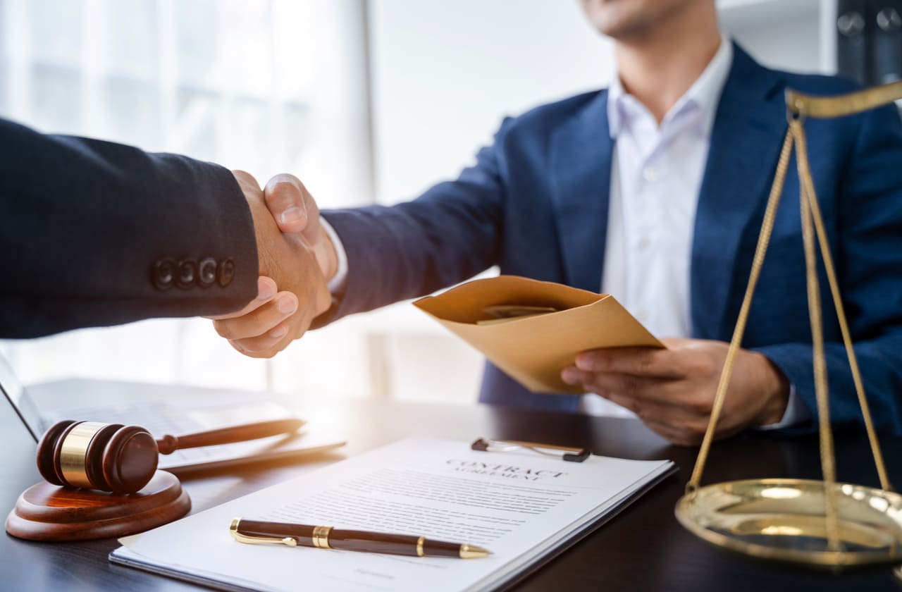 specialized catastrophic injury lawyer shaking hands with client