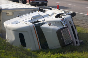 ¿Por qué elegir a AJ Law, PLC para que me ayude tras un accidente con un camión comercial en Phoenix, Arizona?