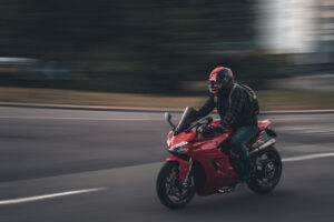 ¿Por qué elegir AJ Law, PLC tras un accidente de moto en Tucson, Arizona?